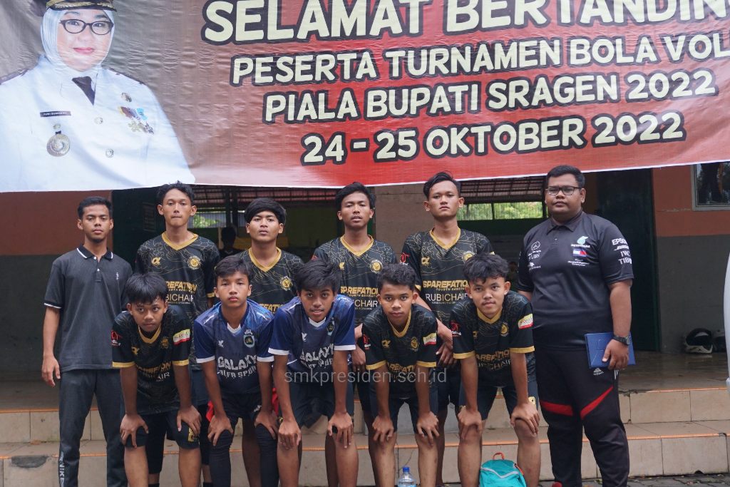 KEIKUTSERTAAN SMK PRESIDEN DALAM TURNAMEN BOLA VOLI PIALA BUPATI