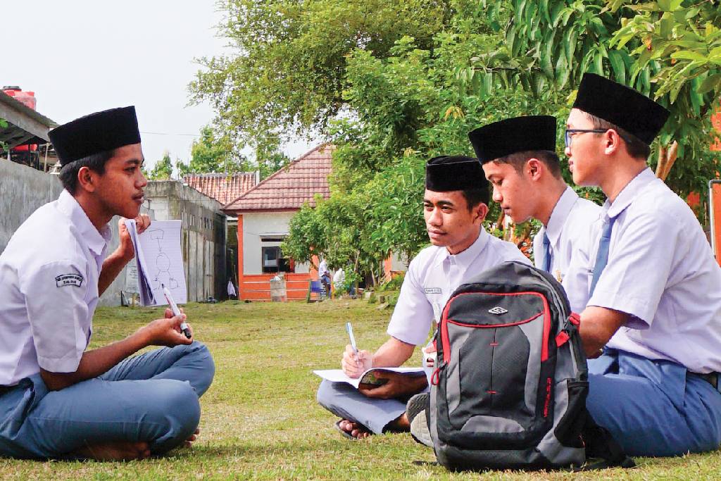 SEKOLAH SMK BERBASIS PONPES TAHFIDZ DI SRAGEN